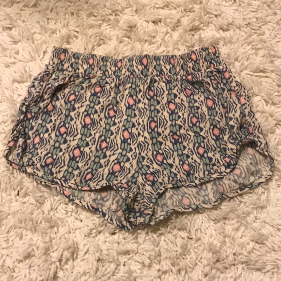 Hollister tribal shorts - Picture 2 of 5
